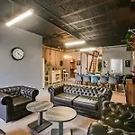 Holiday home Awesome In